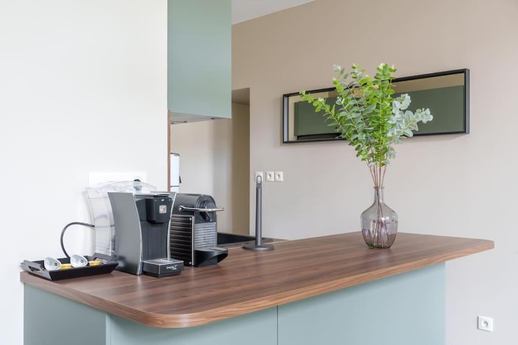 Appartement Lumineux Avec Cour Chaumont  Buitenkant foto